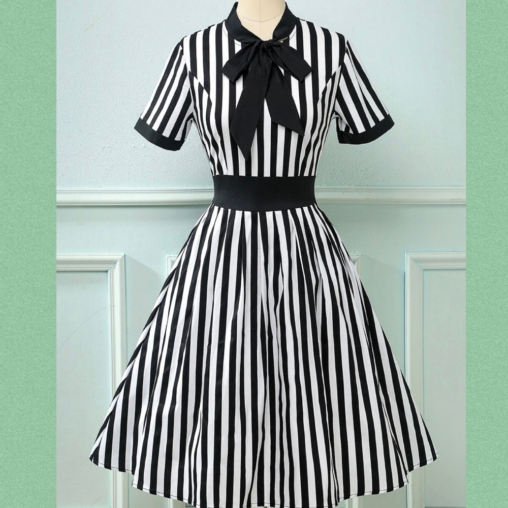 Zapaka - Black and White Striped Vintage Style 1950s Dress